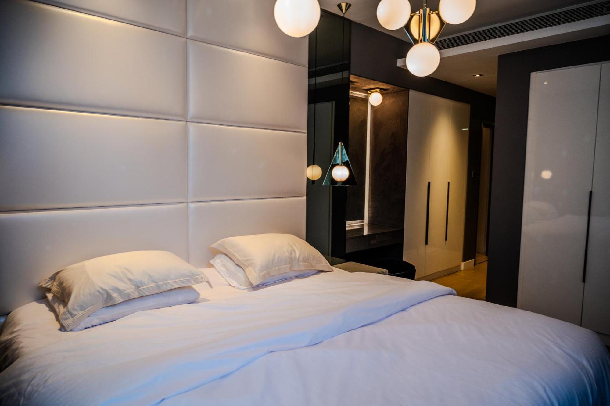 City Walk Building 7 *